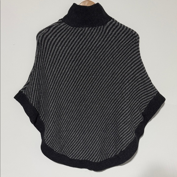 Banana Republic Knit Poncho Cape Sweater Gray Black Size Small - Picture 7 of 7